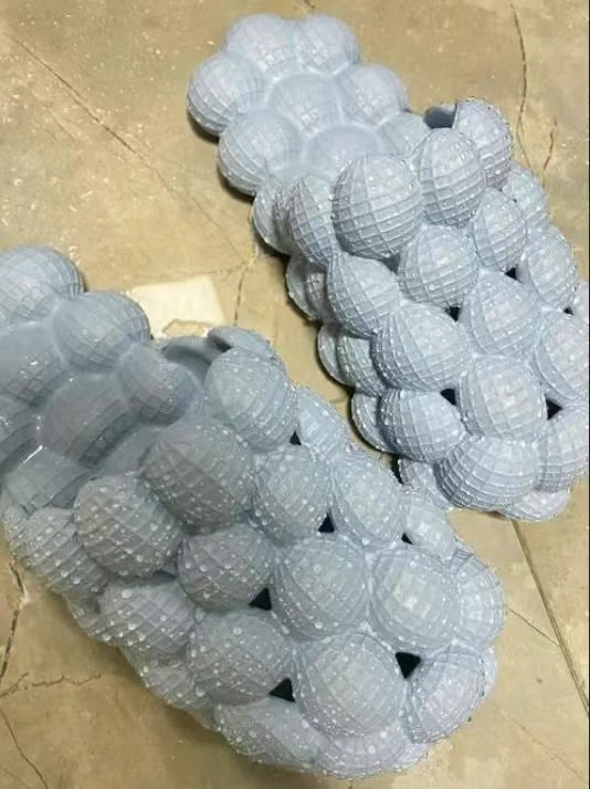 6个人的公司用“丑拖鞋”卖爆美国！年销3000万美元？毛利率92%？